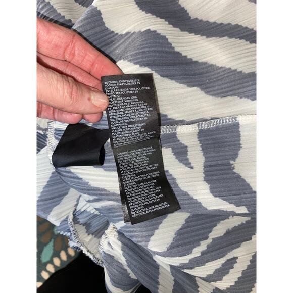H&M Grey Dark V-Neck Zebra Animal Print A-Line Sleeves Elastic Wristband EUC - Picture 9 of 12